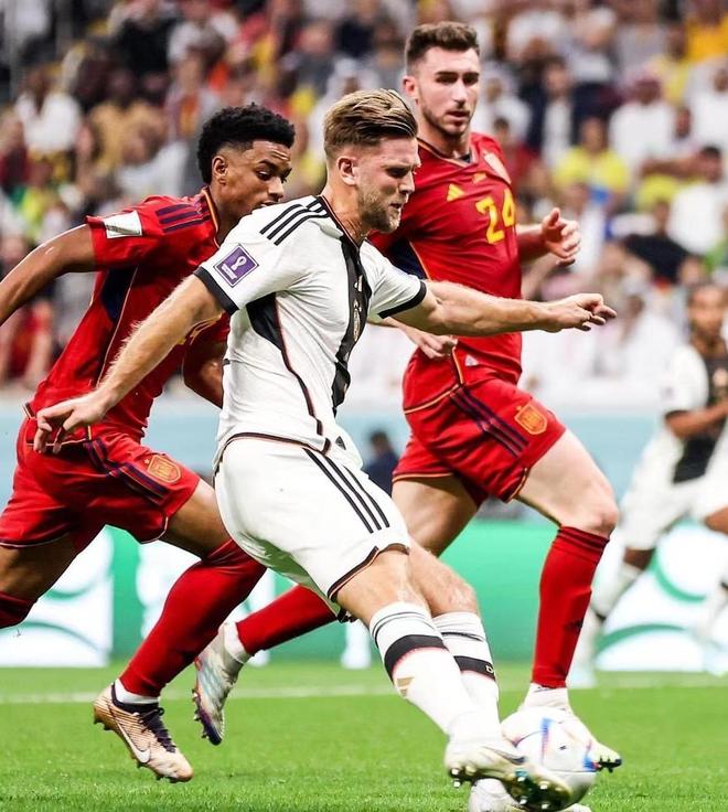 电竞跨界合作周边产品上市