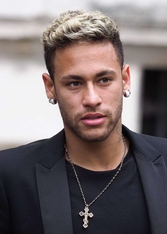 他是姚明前队友，因伤病缺钱治疗瘫痪在床，靠70岁母亲拾荒生活